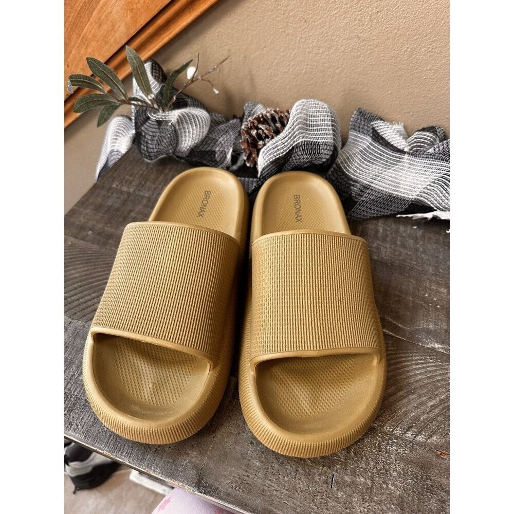 bronax cloud slippers for women and men Size 42-43